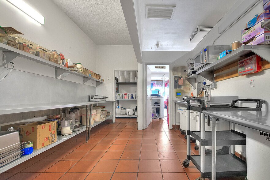 More Photos Of 14901 S Western Ave, Gardena Freestanding For Lease