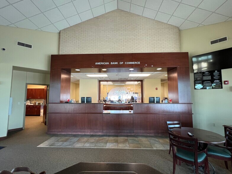 More Photos Of 4656 N Loop 289, Lubbock Bank For Sale