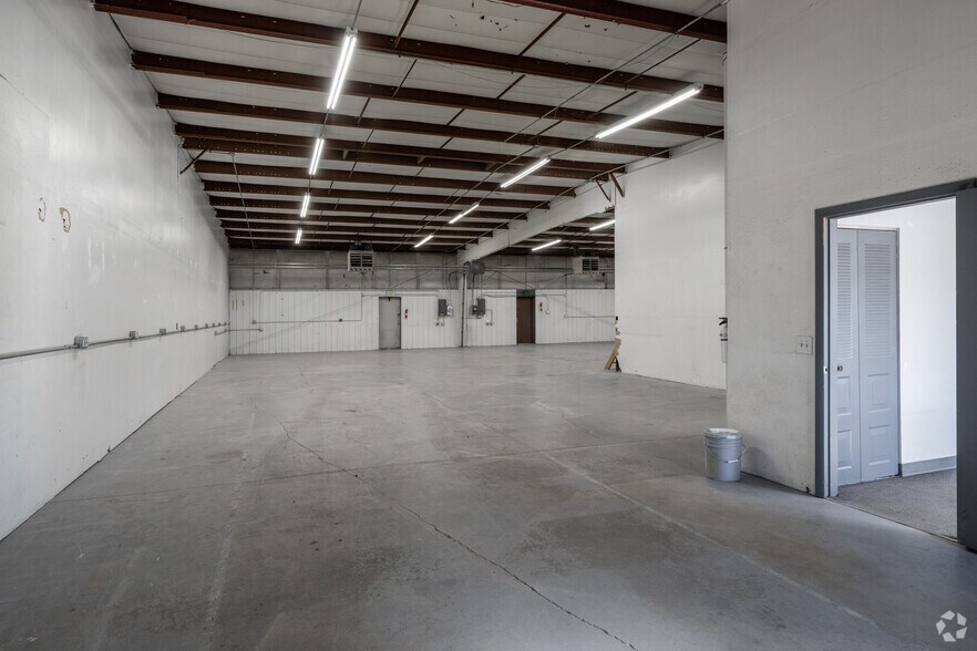 More Photos Of 6321 N Washington St, Denver Warehouse For Lease