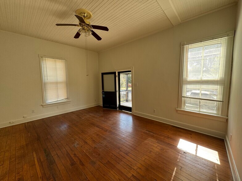 More Photos Of 311 1/2 E Cabarrus St, Raleigh Office For Lease