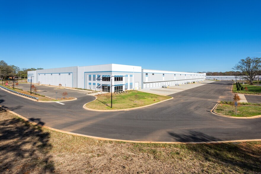 More Photos Of 192 Woodlawn St, Belmont Warehouse For Lease