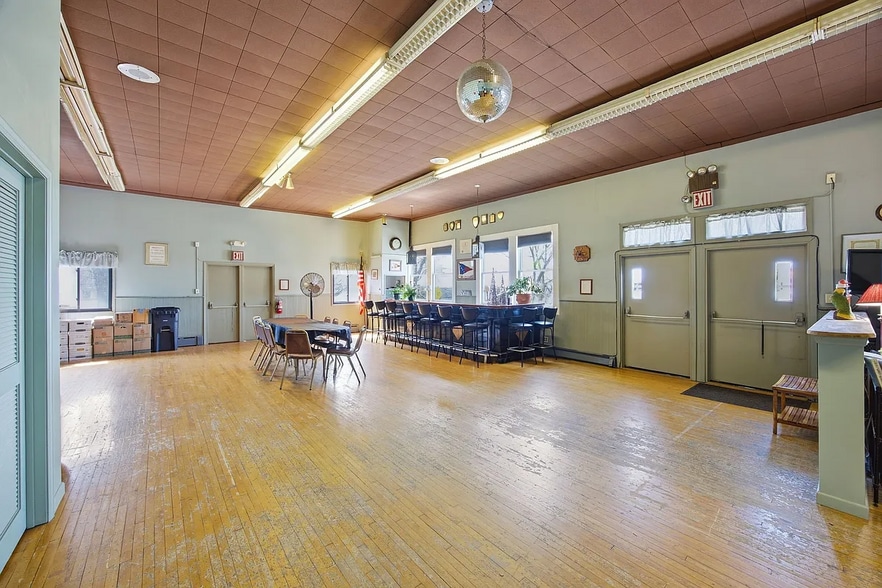 More Photos Of 1 Merit Ct, Brooklyn Marina For Sale