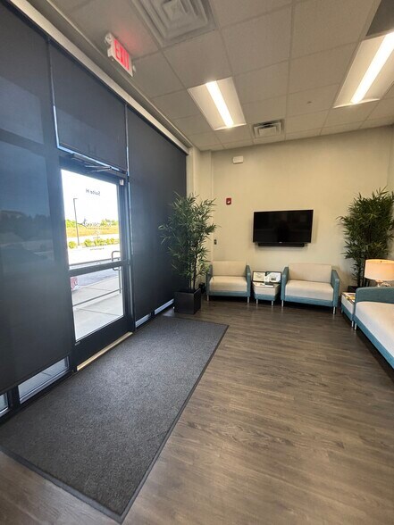 More Photos Of 150 Stephen P Yokich Pky, Spring Hill Storefront Retail Office For Lease