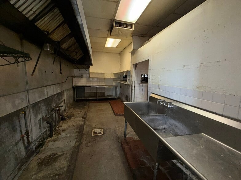 More Photos Of 470 S Rosemead Blvd, Pasadena General Retail For Sale