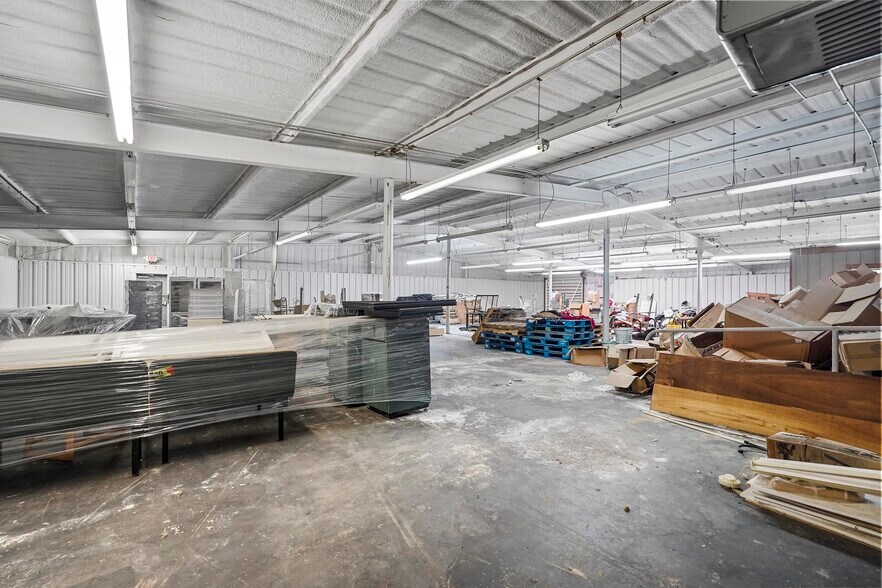 More Photos Of 2001 I-30 E, Greenville Light Manufacturing For Lease