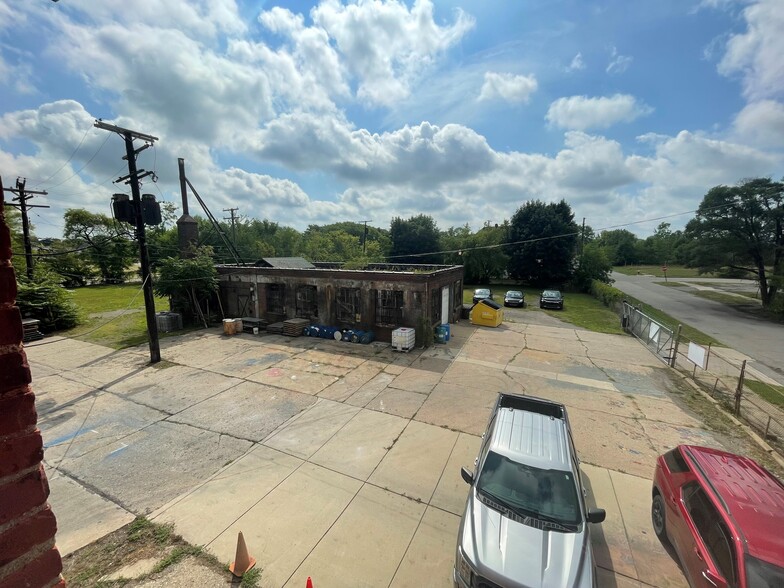 More Photos Of 1497 E Grand Blvd, Detroit Warehouse For Sale