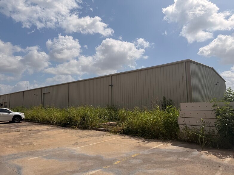 More Photos Of 12345 Bellaire Blvd, Houston Industrial For Lease