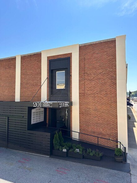 More Photos Of 201 N Main St, Farmville Office For Lease