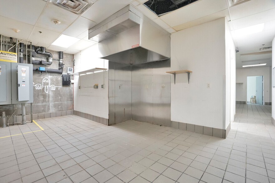 More Photos Of 150 S Magnolia Ave, Orlando General Retail For Sale
