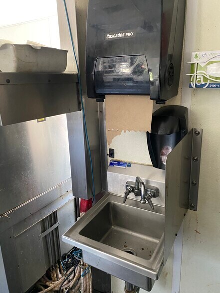 More Photos Of 2406 Center Point Pky, Birmingham Fast Food For Lease