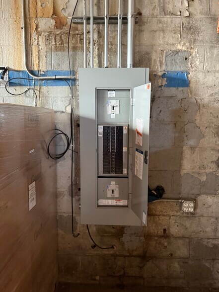 More Photos Of 3122 South Ave, Toledo Manufacturing For Lease