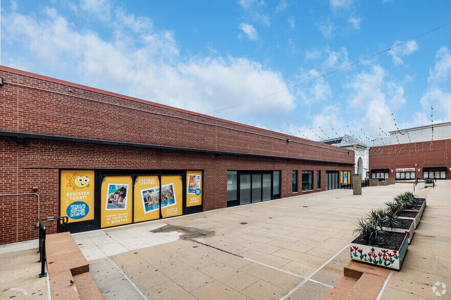 More Photos Of 8000 Cooper Ave, Glendale Unknown For Lease