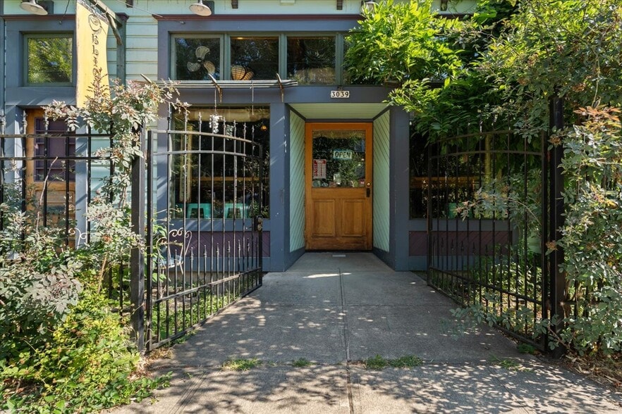 More Photos Of 3039 SE Stark St, Portland Storefront Retail Residential For Sale