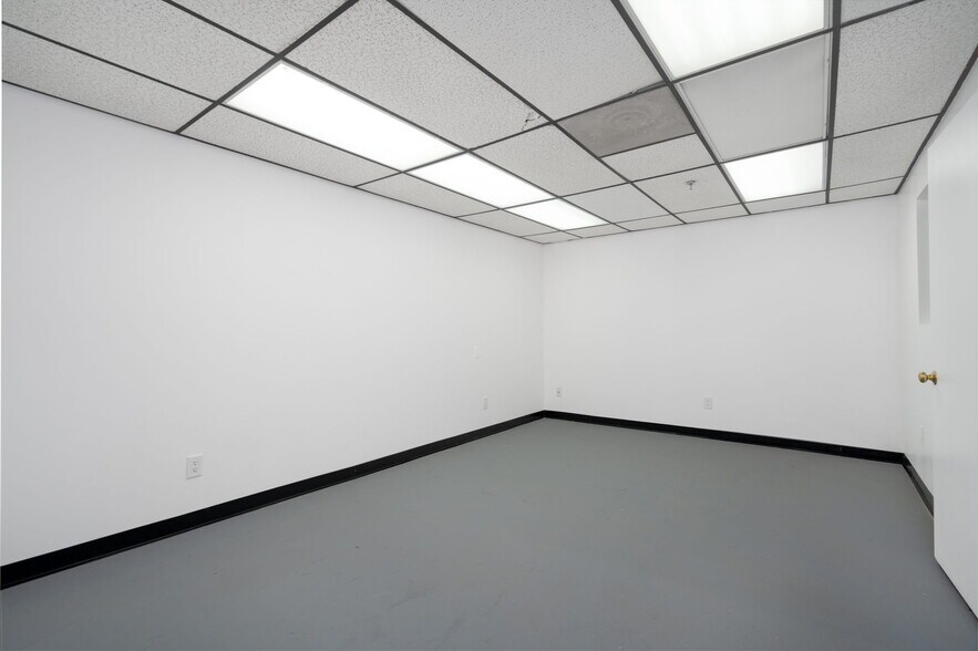 More Photos Of 320 Kentucky St, Bakersfield Manufacturing For Sale