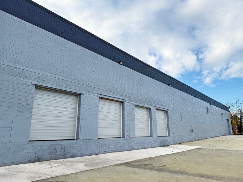 More Photos Of 900 Kennedy Blvd, Somerdale Warehouse For Lease