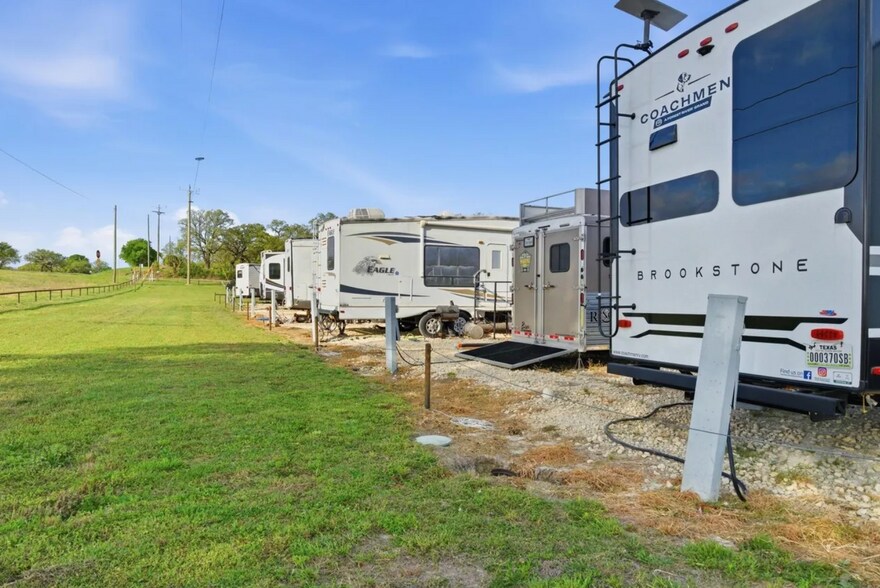 More Photos Of 8441 County Road 176, Stephenville Apartments For Sale