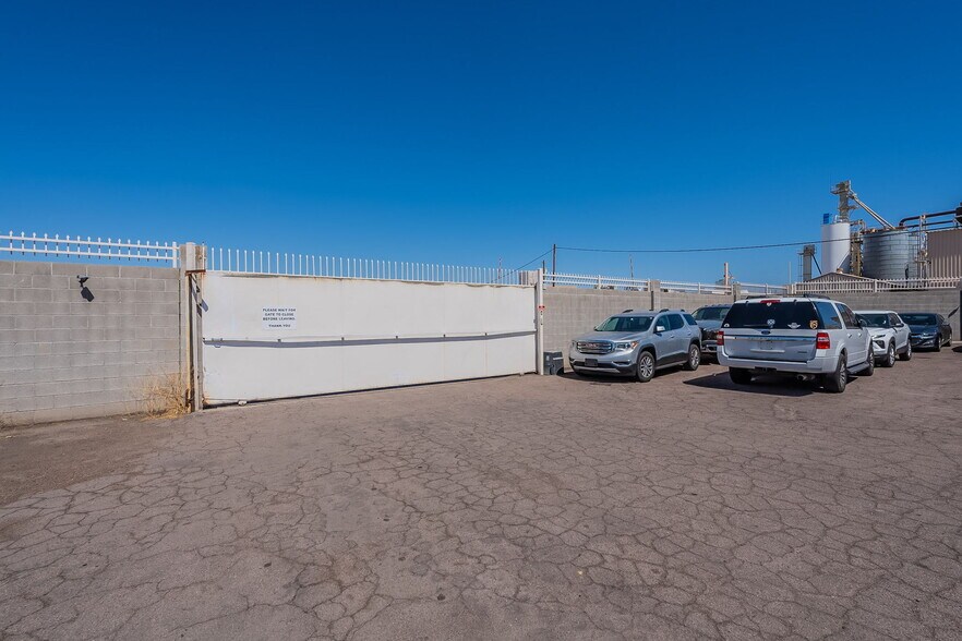 More Photos Of 4205 W Glenrosa Ave, Phoenix Warehouse For Lease