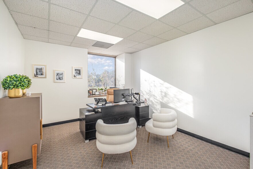 More Photos Of 2101 N Sardis Rd, Charlotte Office For Sale