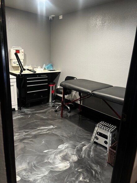 More Photos Of 1480 Ammons St, Lakewood Office For Sale