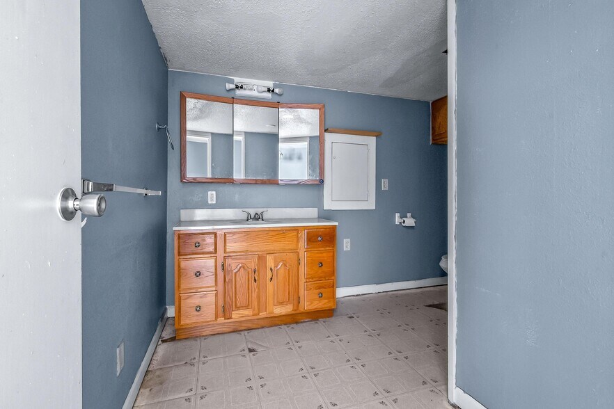More Photos Of 133-137 S Main St, Reading Storefront Retail Residential For Sale