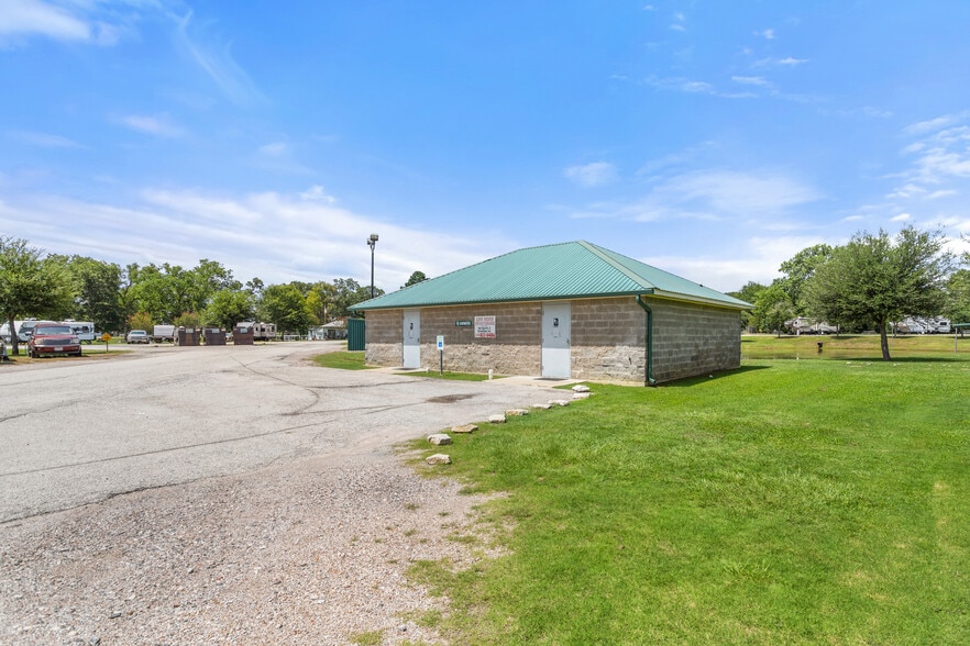 More Photos Of 10855 US Highway 69 N, Tyler Trailer Camper Park For Sale