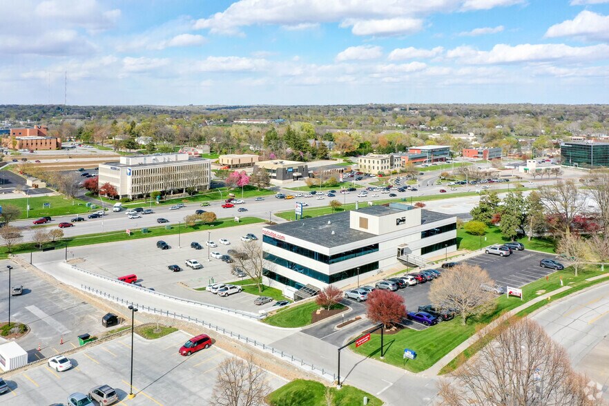 More Photos Of 8701 W Dodge Rd, Omaha Office For Lease