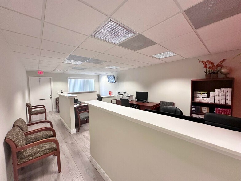 More Photos Of 1897 Palm Beach Lakes Blvd, West Palm Beach Medical For Sale