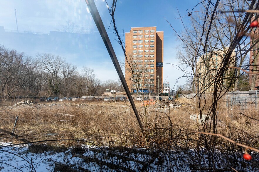 More Photos Of 801 Co Op City Blvd, Bronx Medical For Lease