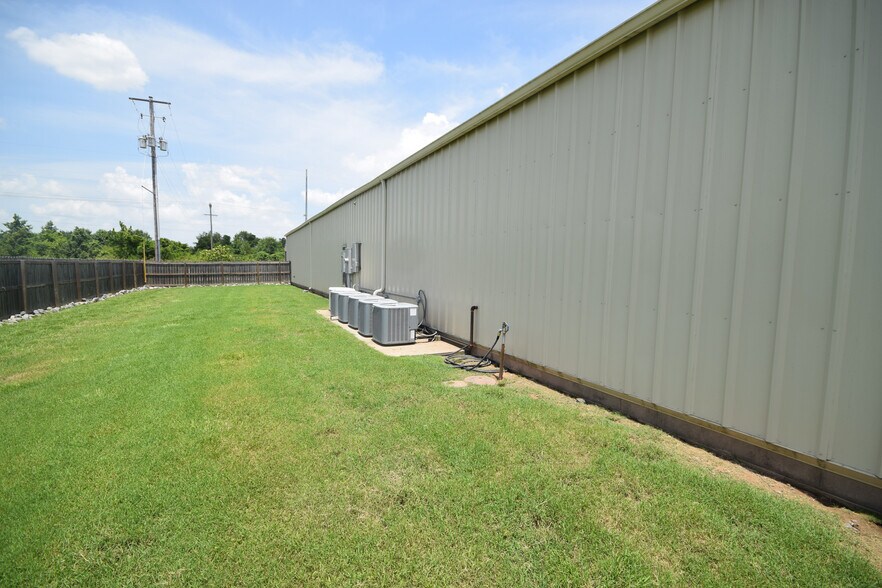 More Photos Of 10024 Highway 165, North Little Rock Light Manufacturing For Sale