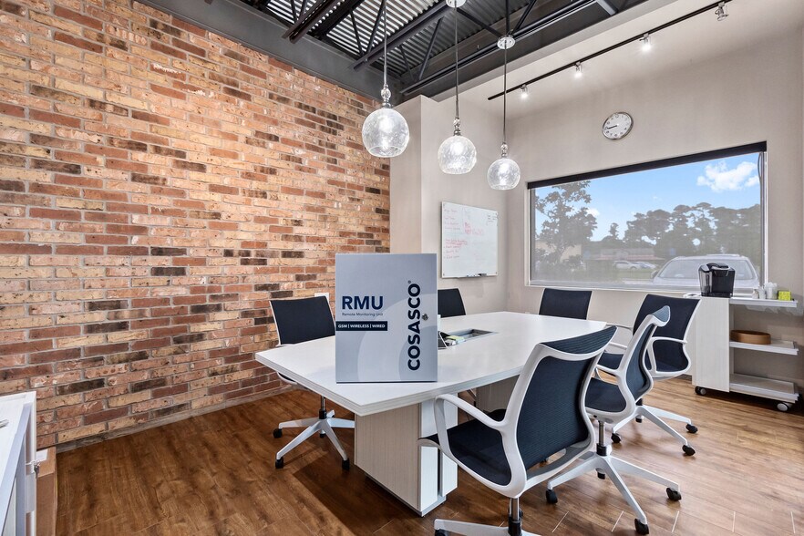 More Photos Of 1315 Rayford Park Rd, Spring Loft Creative Space For Lease