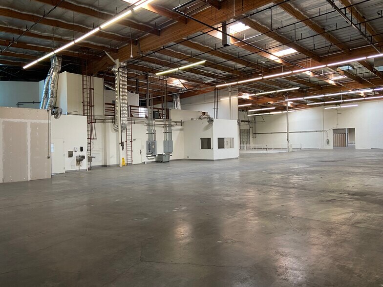 More Photos Of 14059 Stage Rd, Santa Fe Springs Warehouse For Lease