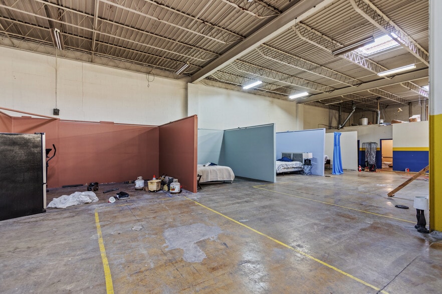 More Photos Of 1862 LATHAM St, Memphis Warehouse For Sale
