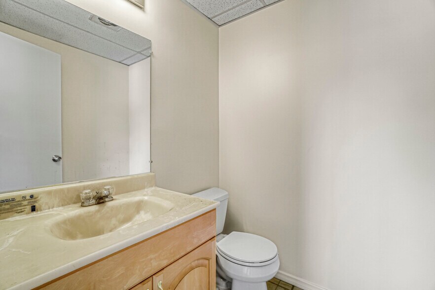 More Photos Of 4667 Rosecrans Ave, Hawthorne Light Manufacturing For Lease