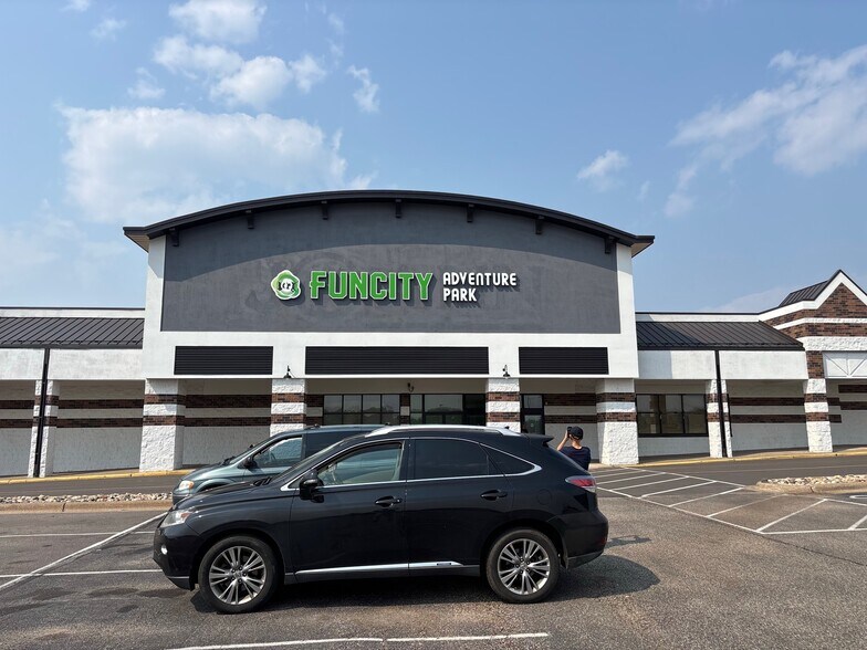 More Photos Of 1715-1749 Beam Ave, Maplewood Unknown For Lease