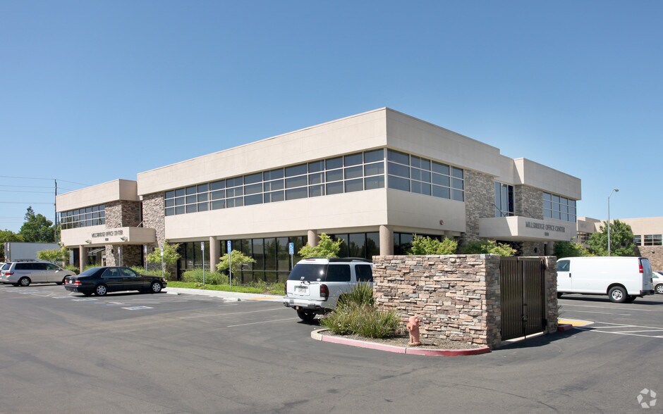 Primary Photo Of 1901 W Kettleman Ln, Lodi Medical For Lease