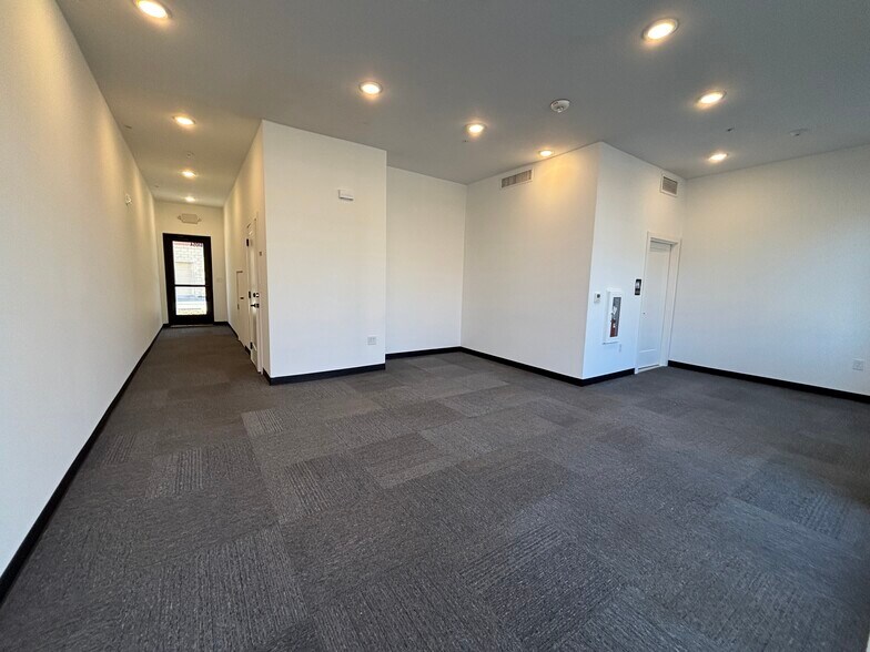 More Photos Of 6101-6123 Nieman Road, Shawnee Apartments For Lease