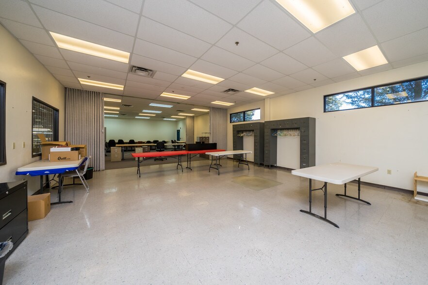 More Photos Of 6000 E Coury Dr, Cottonwood Light Manufacturing For Sale