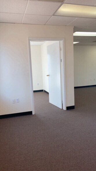 More Photos Of 27 Clyde Rd, Somerset Medical For Sale