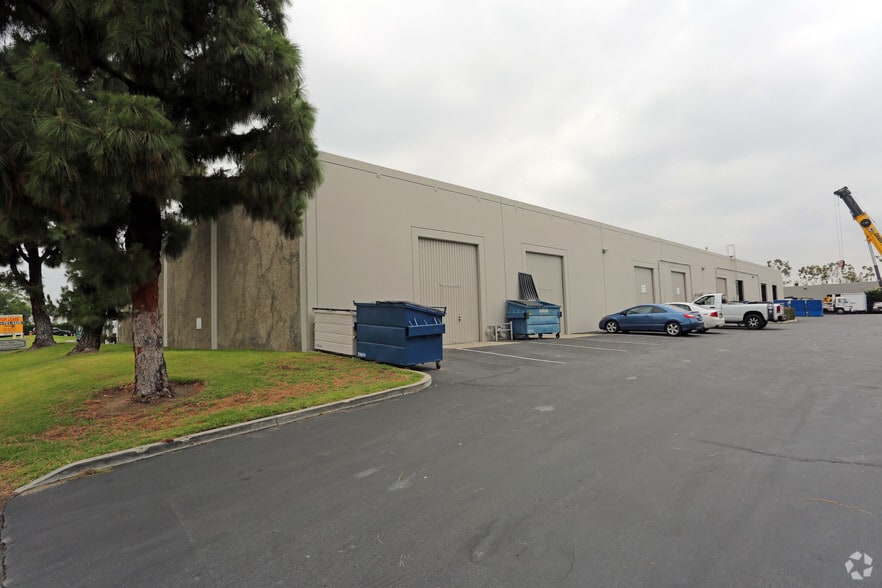 More Photos Of 955-969 N Eckhoff St, Orange Warehouse For Lease