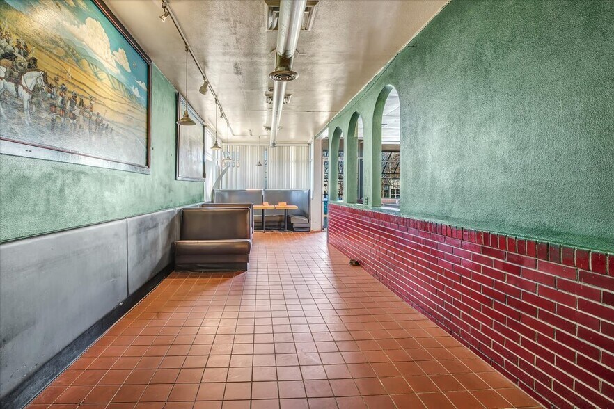 More Photos Of 3158 Larimer St, Denver Restaurant For Sale