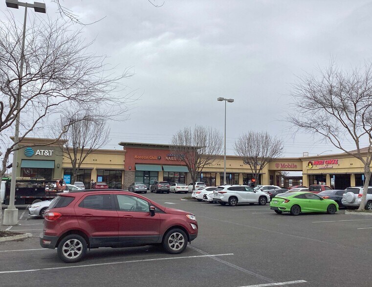 More Photos Of SWC Mooney Blvd & Prosperity Ave, Tulare Unknown For Lease