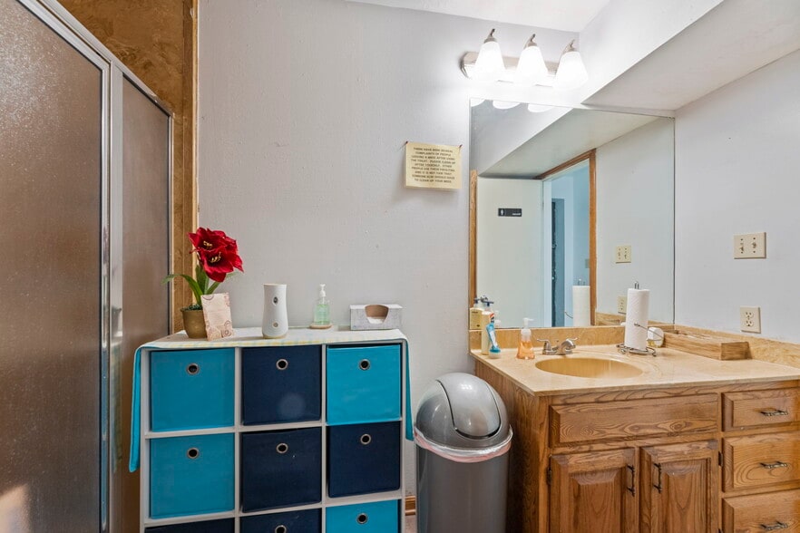 More Photos Of 900 McPhaul, Austin Warehouse For Sale