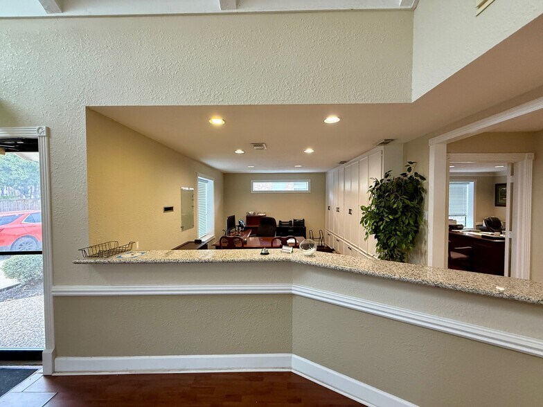 More Photos Of 2204 Sunpark Dr, Conroe Office For Sale