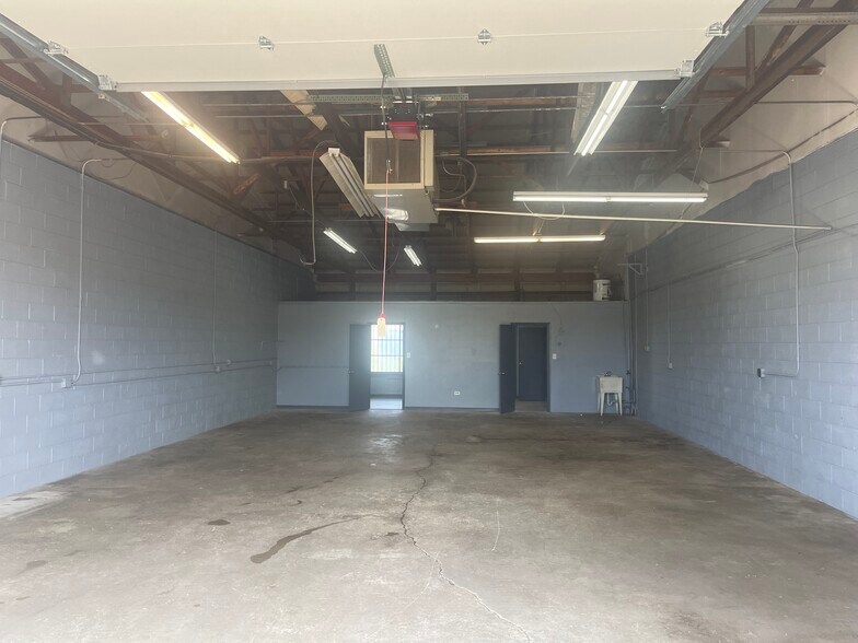 More Photos Of 16725 Richmond Ave, Hazel Crest Warehouse For Lease