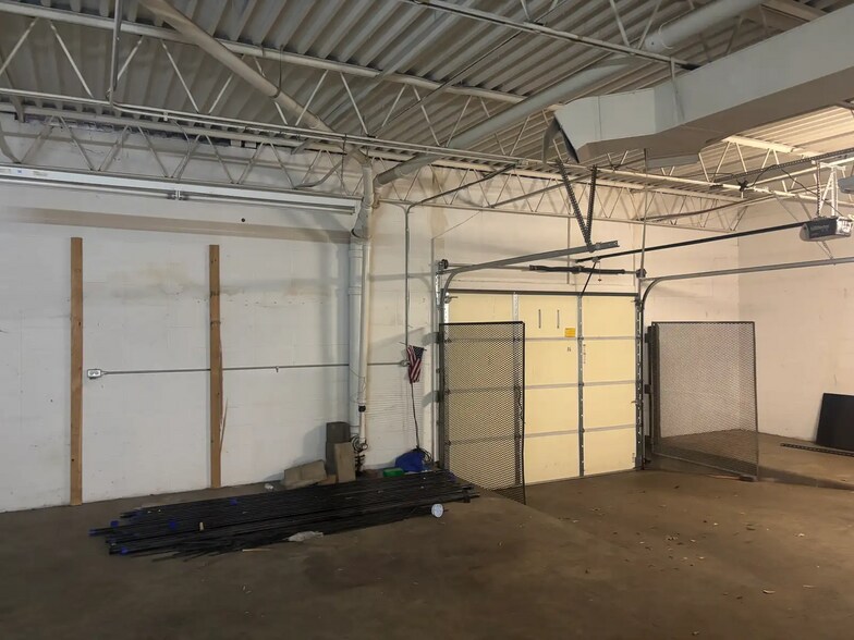 More Photos Of 1000 E Muhammad Ali Blvd, Louisville Flex For Lease