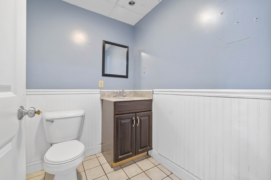 More Photos Of 45 Richards Grove Rd, Quaker Hill Service For Sale