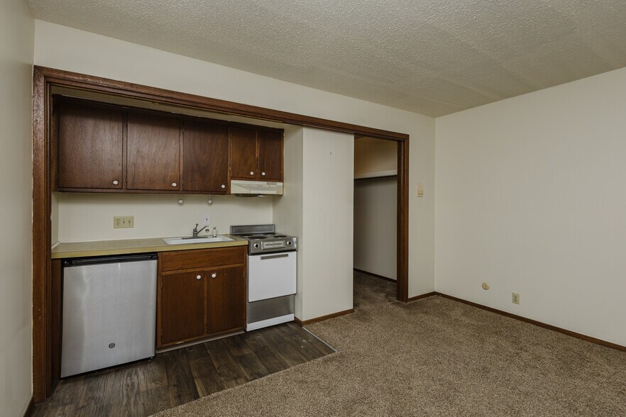 More Photos Of 3007 Sierra Pky, Hutchinson Apartments For Sale
