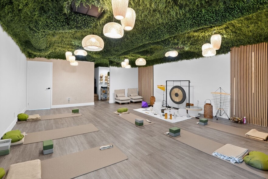 More Photos Of 815 S Central Ave, Glendale Office For Sale