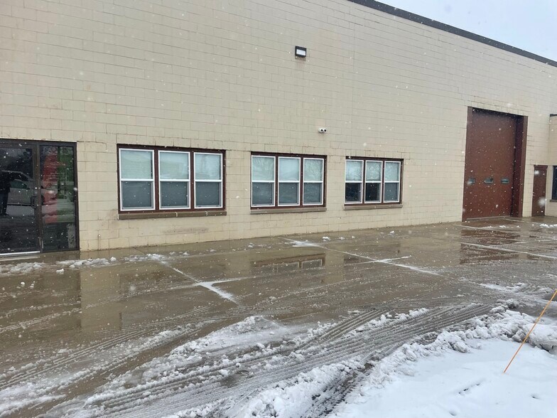 More Photos Of 4235-4237 Green Bay Rd, Kenosha Freestanding For Sale