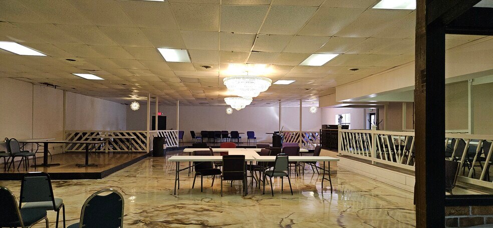 More Photos Of 302 W Colonial Trail Hwy, Blackstone Freestanding For Lease